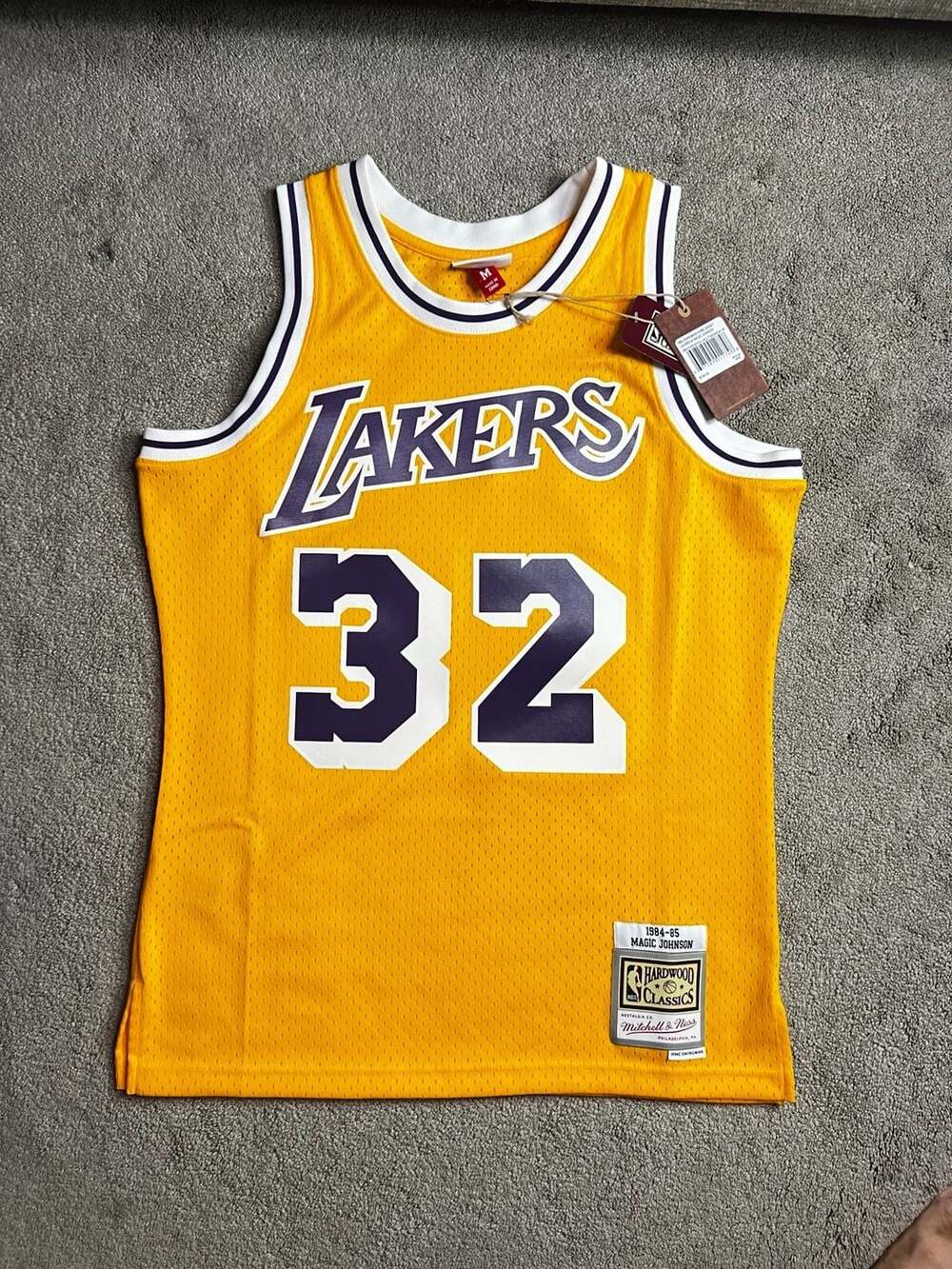 Mitchell & Ness Los Angeles Lakers 1984-85 Magic Johnson Swingman Jersey Size Me
